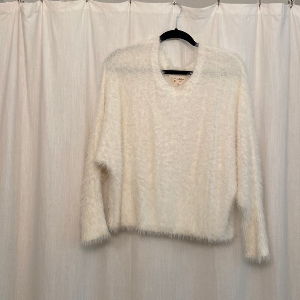 Jessica Simpson sweater! Worn once, in great condition! Soft material! White, M